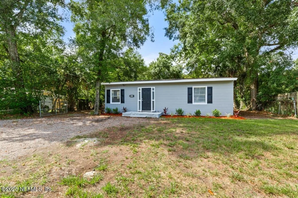 Photo of 9814 BUNCOME Road