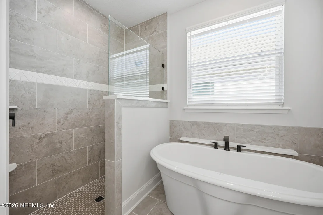 Photo of 810 OAKLAWN Court