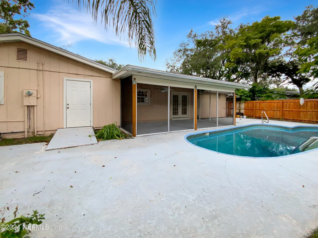 Photo of 150 SHORES Boulevard
