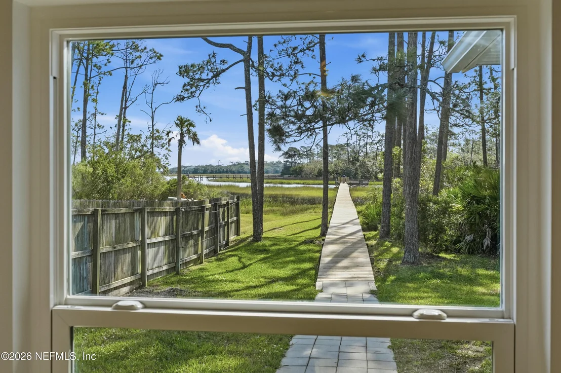 Photo of 305 ISLAND LANDING Drive