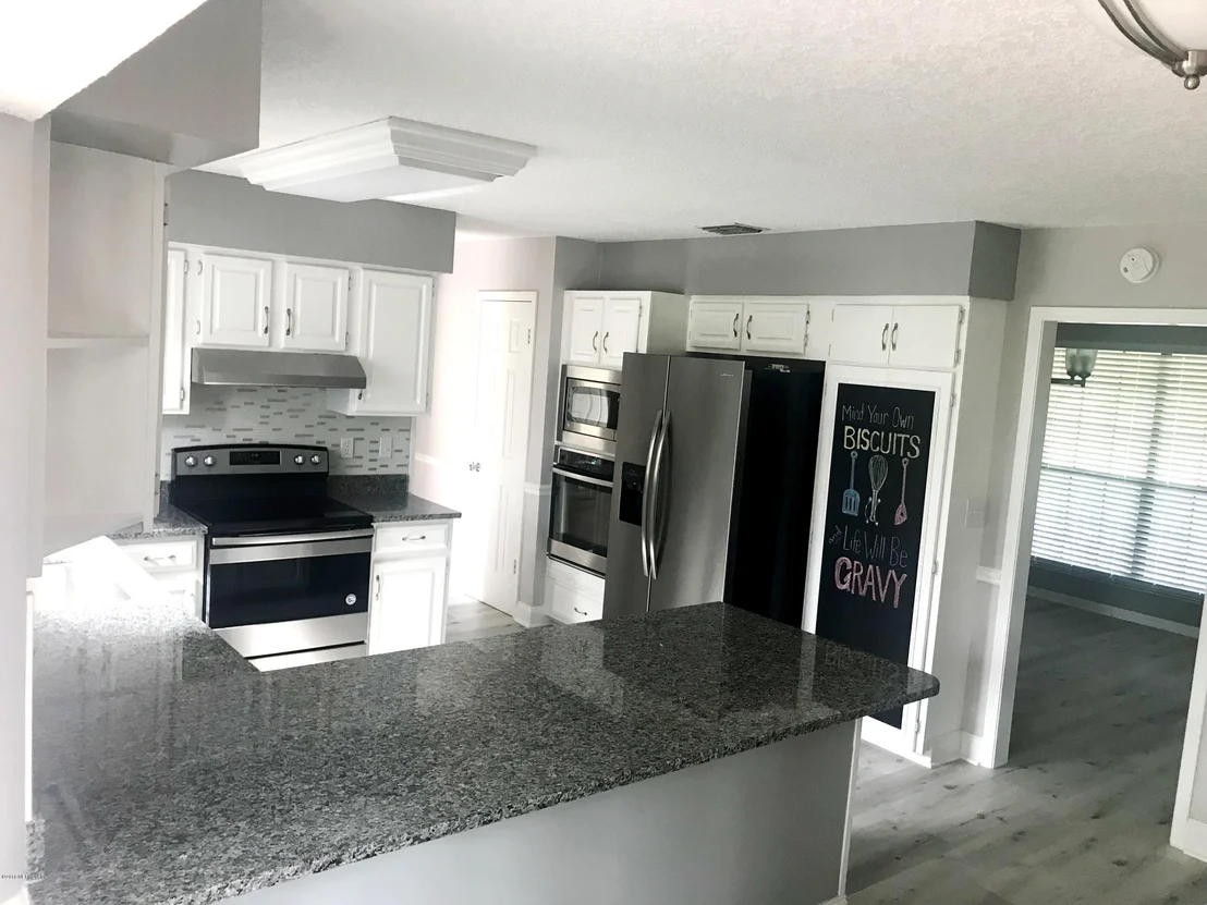 Photo of 901 MIDDLERIDGE Court