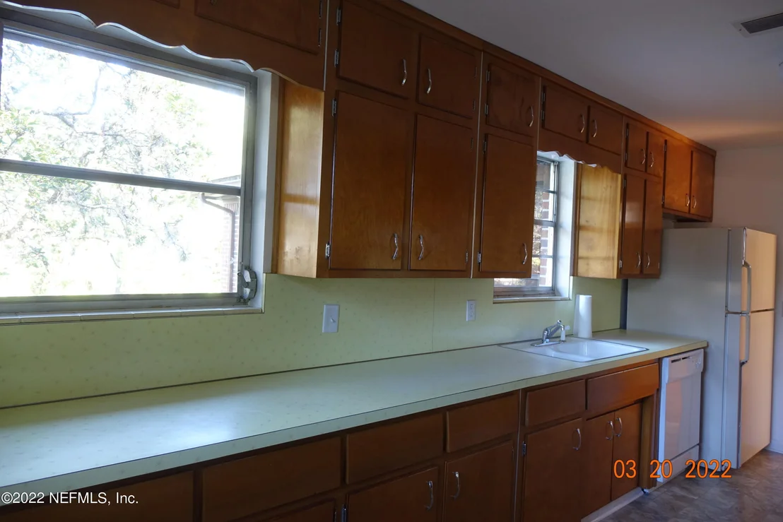 Photo of 1675 MT. VERNON Drive