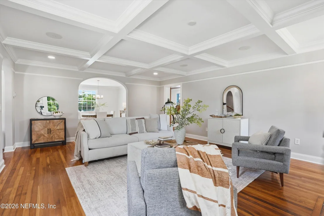 Photo of 1052 HOLLY Lane