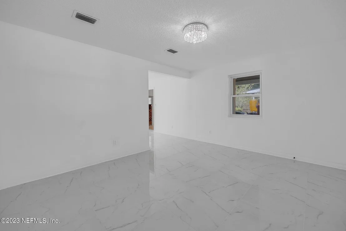 Photo of 2233 MAPLE LEAF Drive E