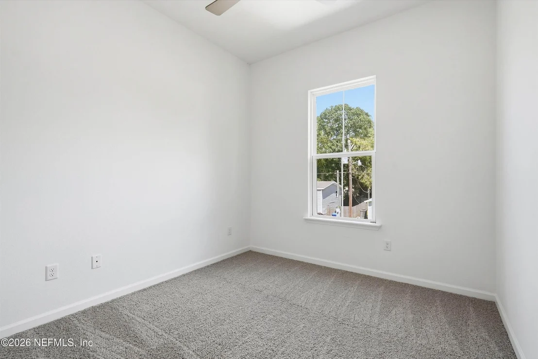 Photo of 863 W 6TH Street