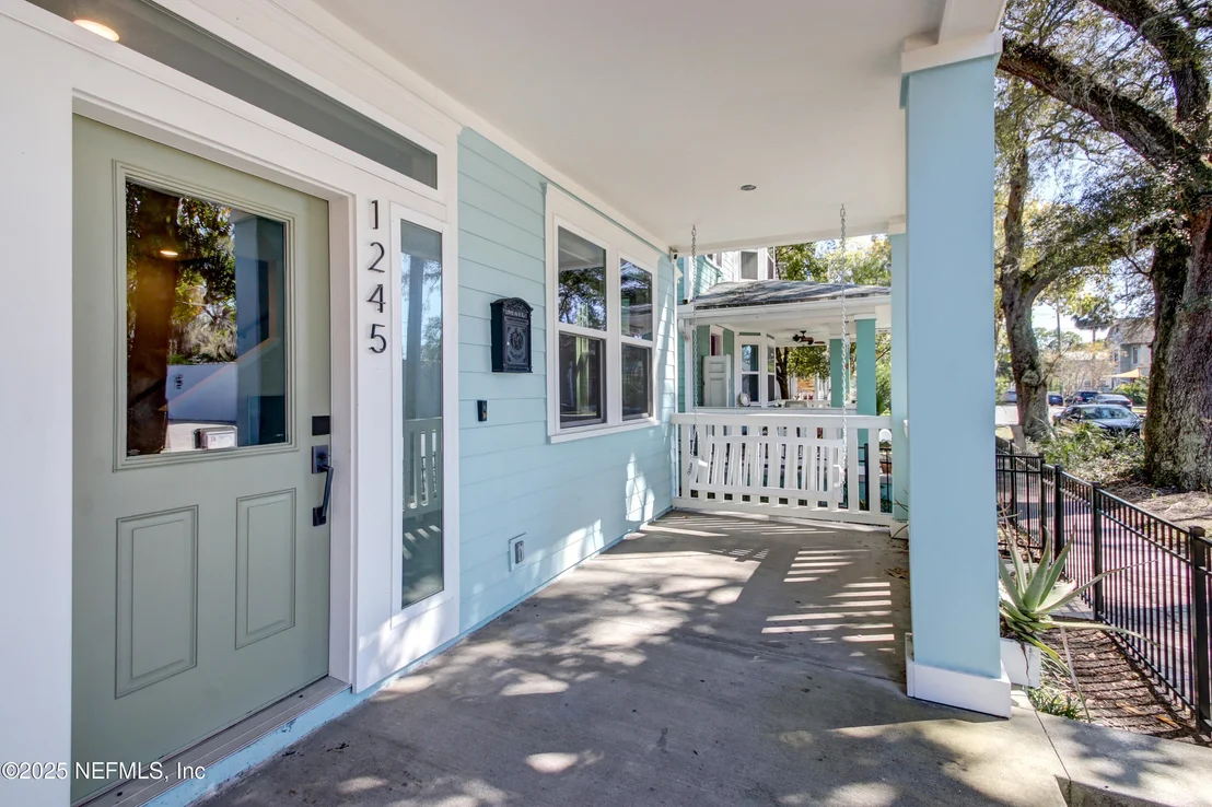 Photo of 1245 WALNUT Street