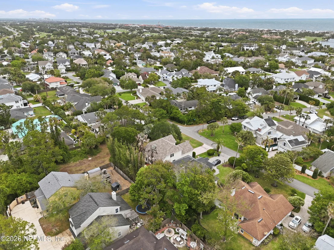 Photo of 521 SUNSET Drive
