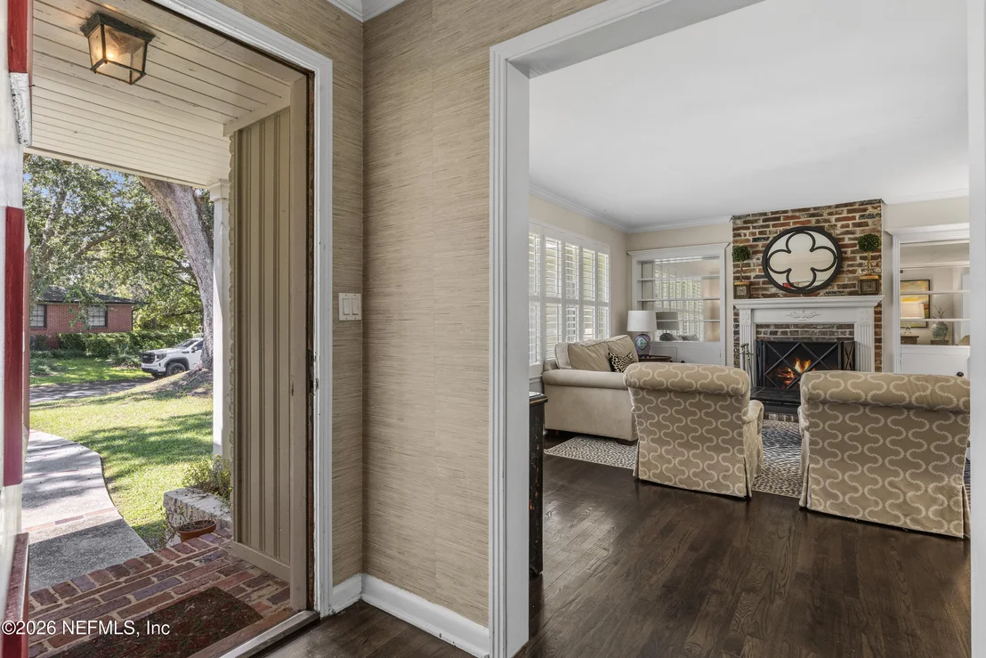 Photo of 4703 QUEEN Lane