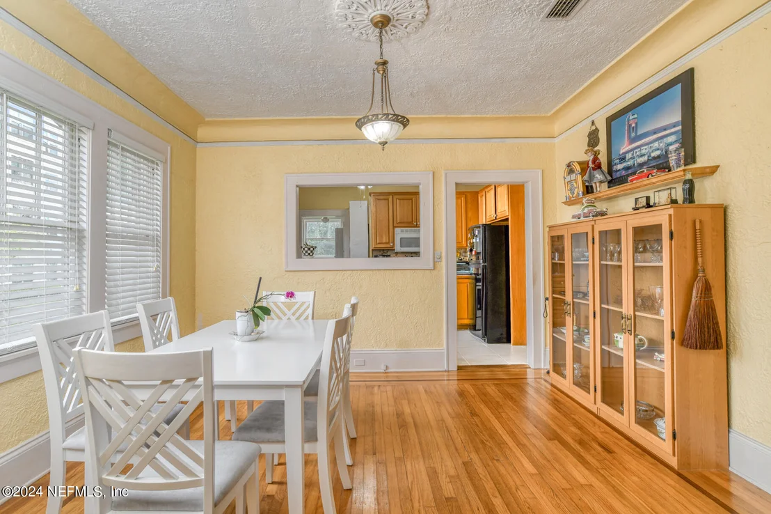 Photo of 903 TALBOT Avenue
