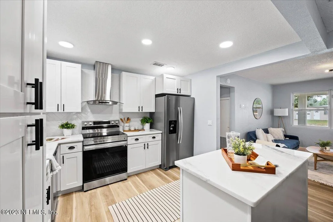 Photo of 7110 MAYAPPLE Road