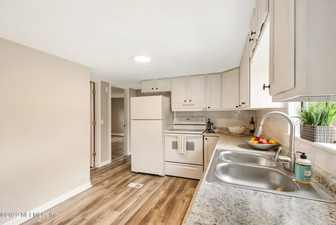 Photo of 676 CHESTNUT Street
