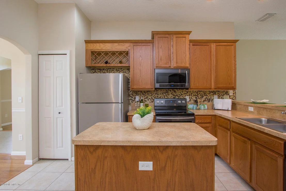 Photo of 2008 FIELDSTONE Court