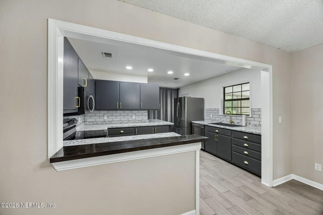 Photo of 1184 SURREY Glen