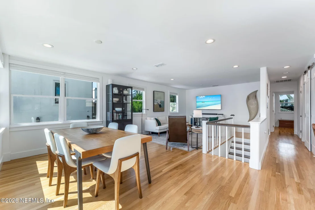 Photo of 1242 BEACH Avenue