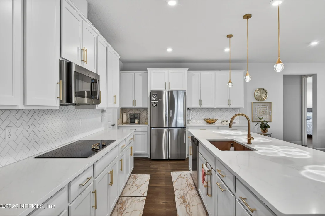 Photo of 85491 FALL RIVER Parkway