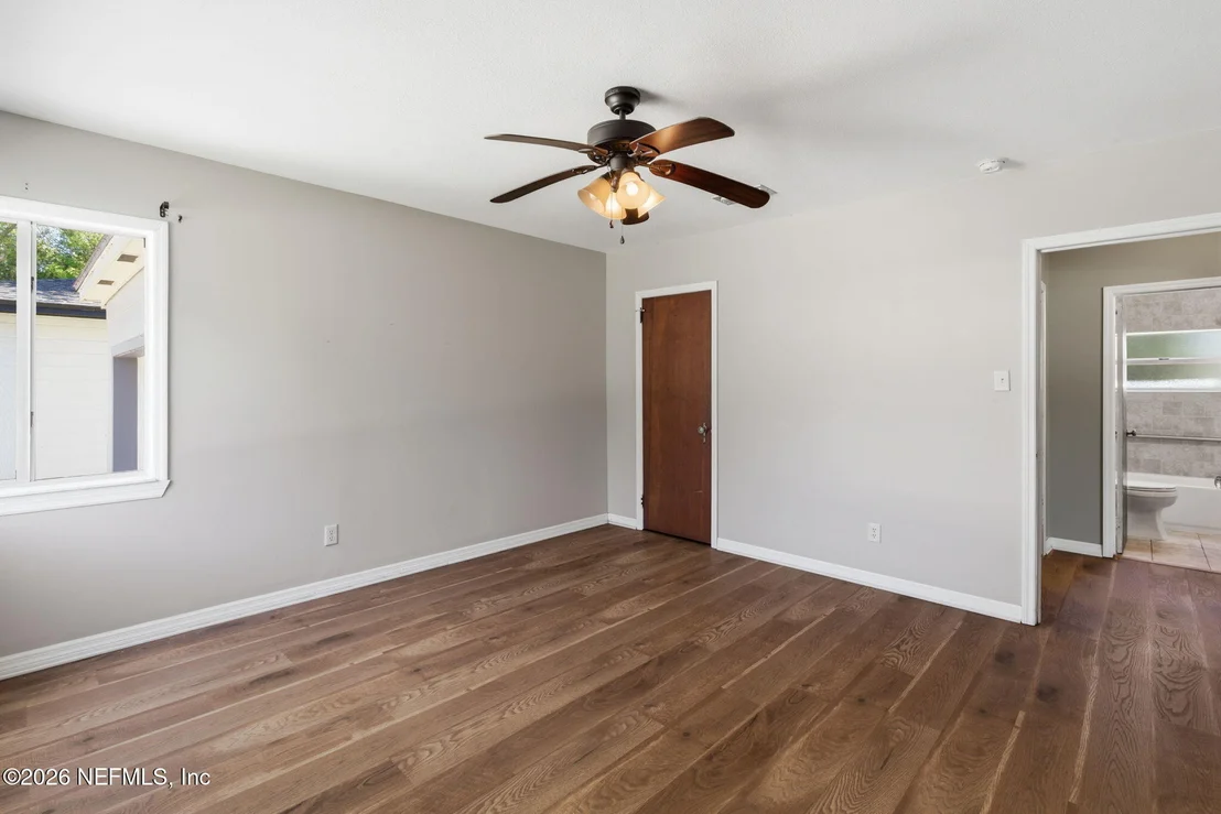 Photo of 5 BEACON Street