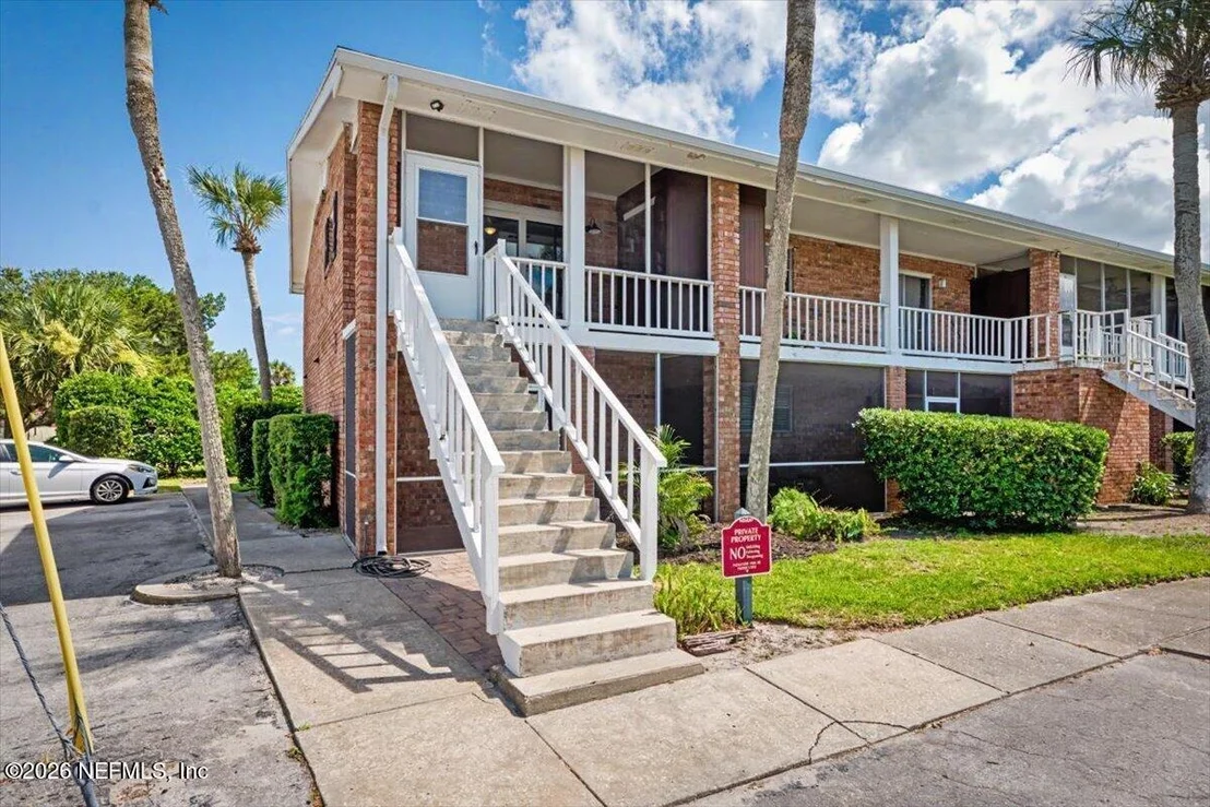 Photo of Unit 6B at 22 COMARES Avenue