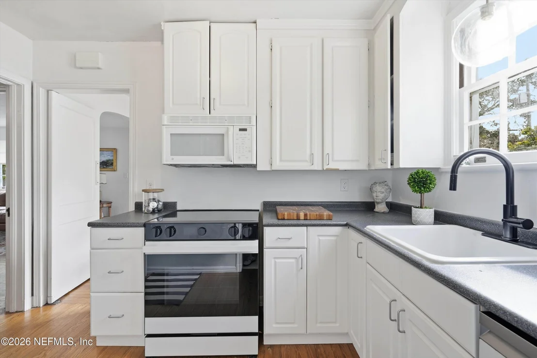 Photo of 1642 PERSHING Road