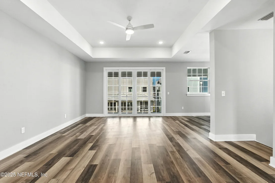 Photo of 15 COMARES Avenue