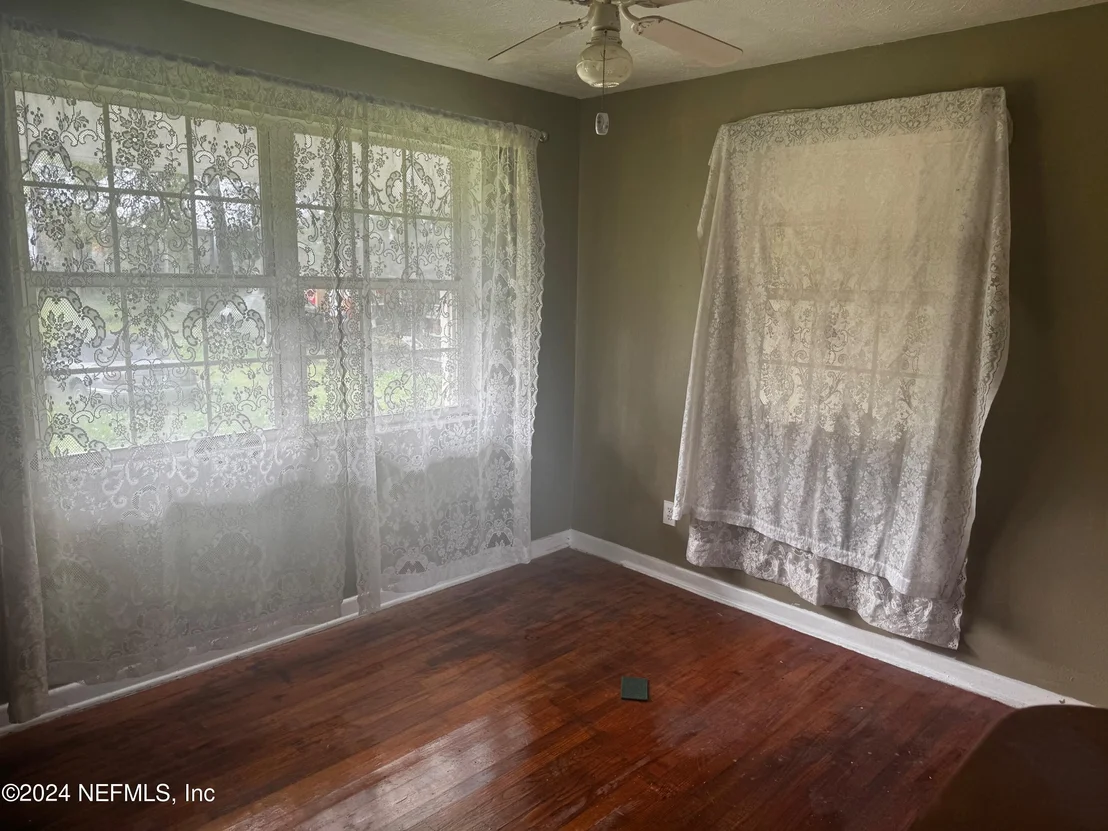 Photo of 5518 COMMONWEALTH Avenue