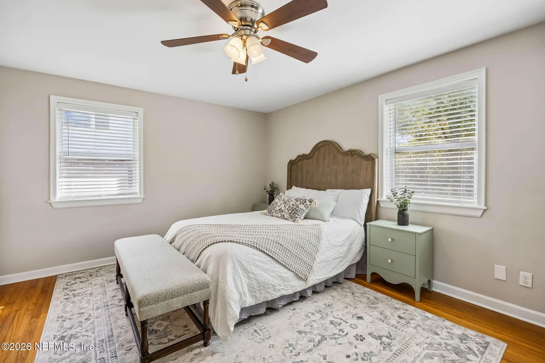 Photo of 4844 ALGONQUIN Avenue