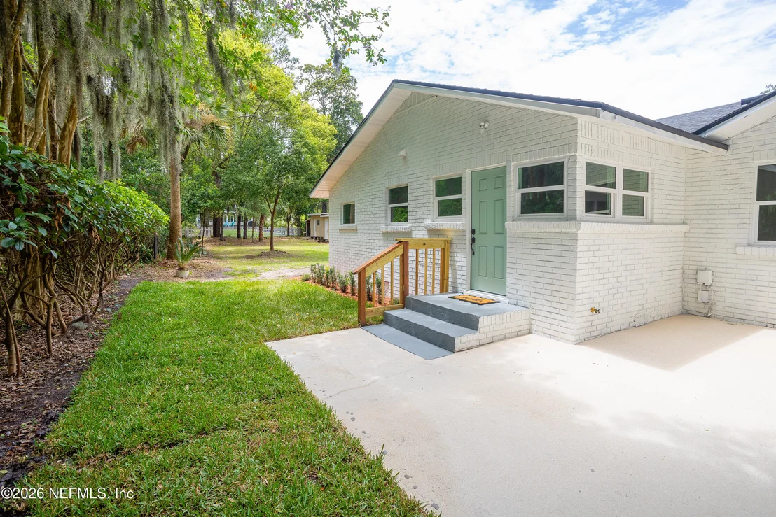 Photo of 1024 RIVER Road