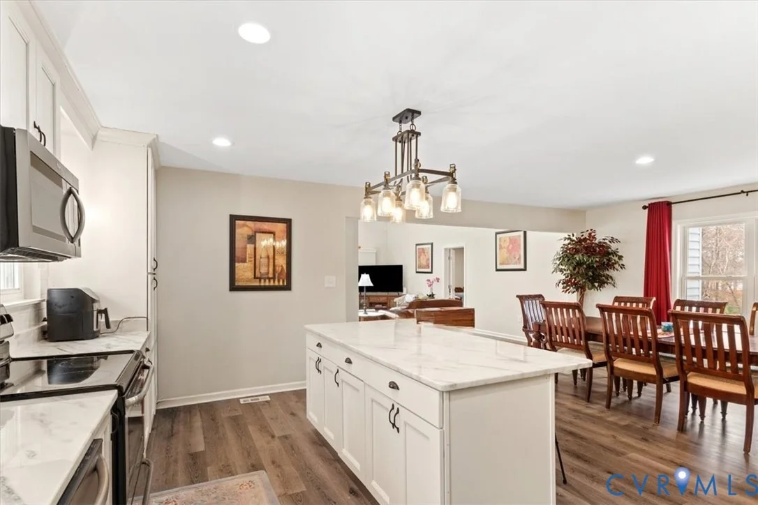 Photo of 517 W Riverside Drive