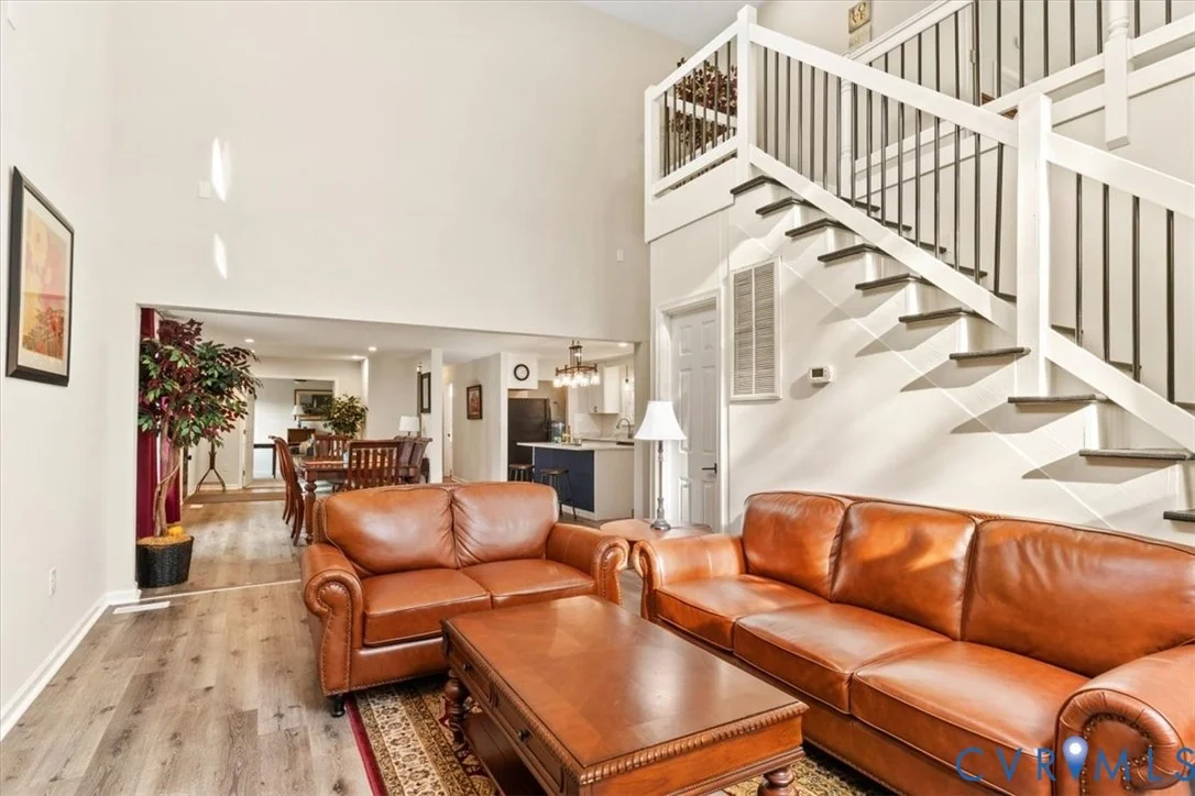 Photo of 517 W Riverside Drive