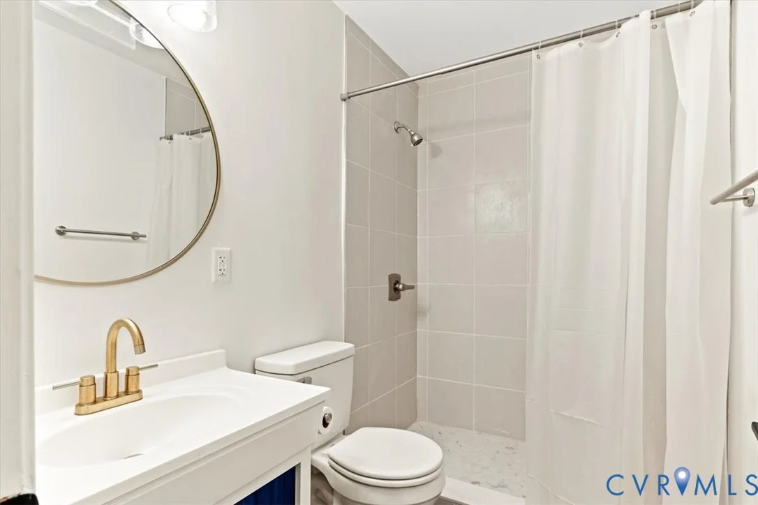 Photo of 517 W Riverside Drive
