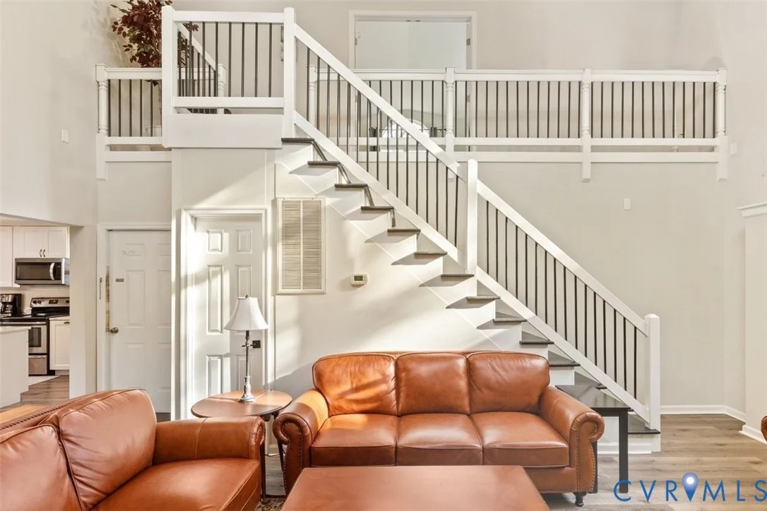 Photo of 517 W Riverside Drive