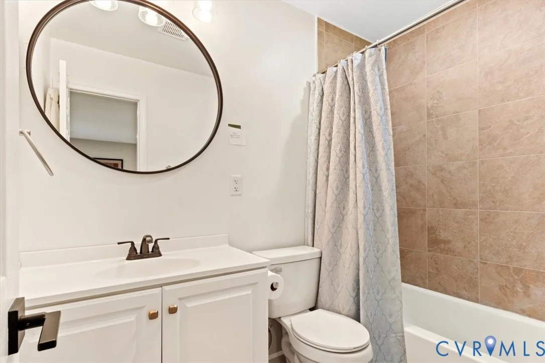Photo of 517 W Riverside Drive