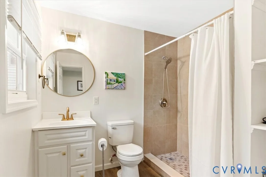 Photo of 517 W Riverside Drive