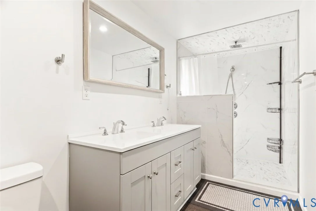 Photo of 517 W Riverside Drive