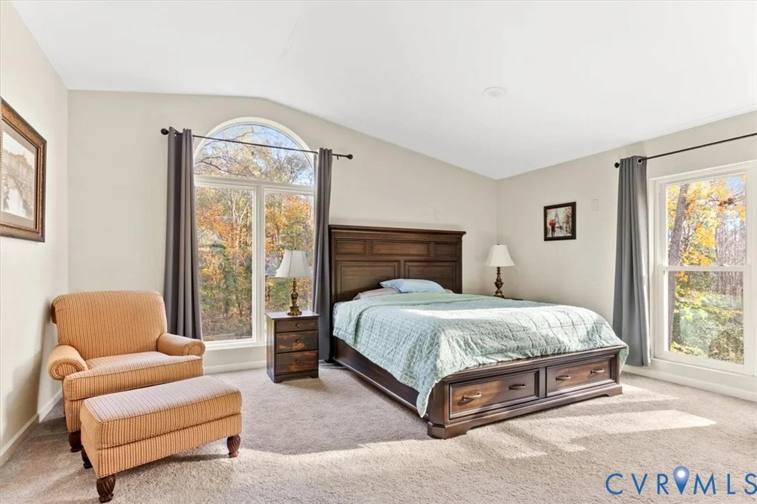 Photo of 517 W Riverside Drive