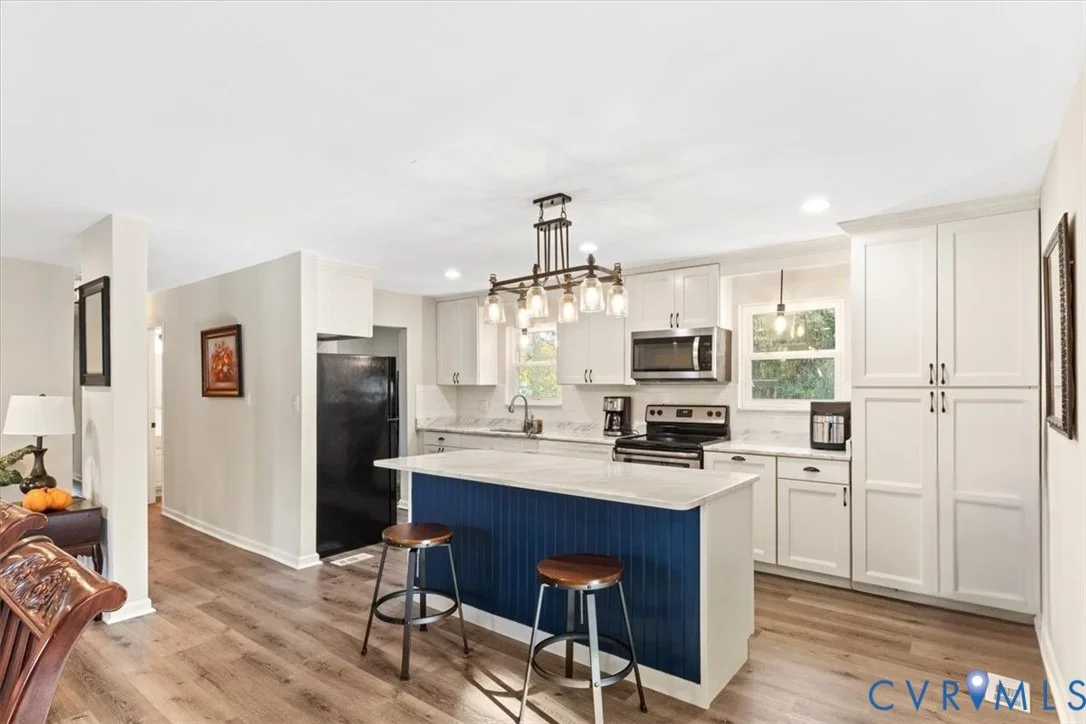 Photo of 517 W Riverside Drive
