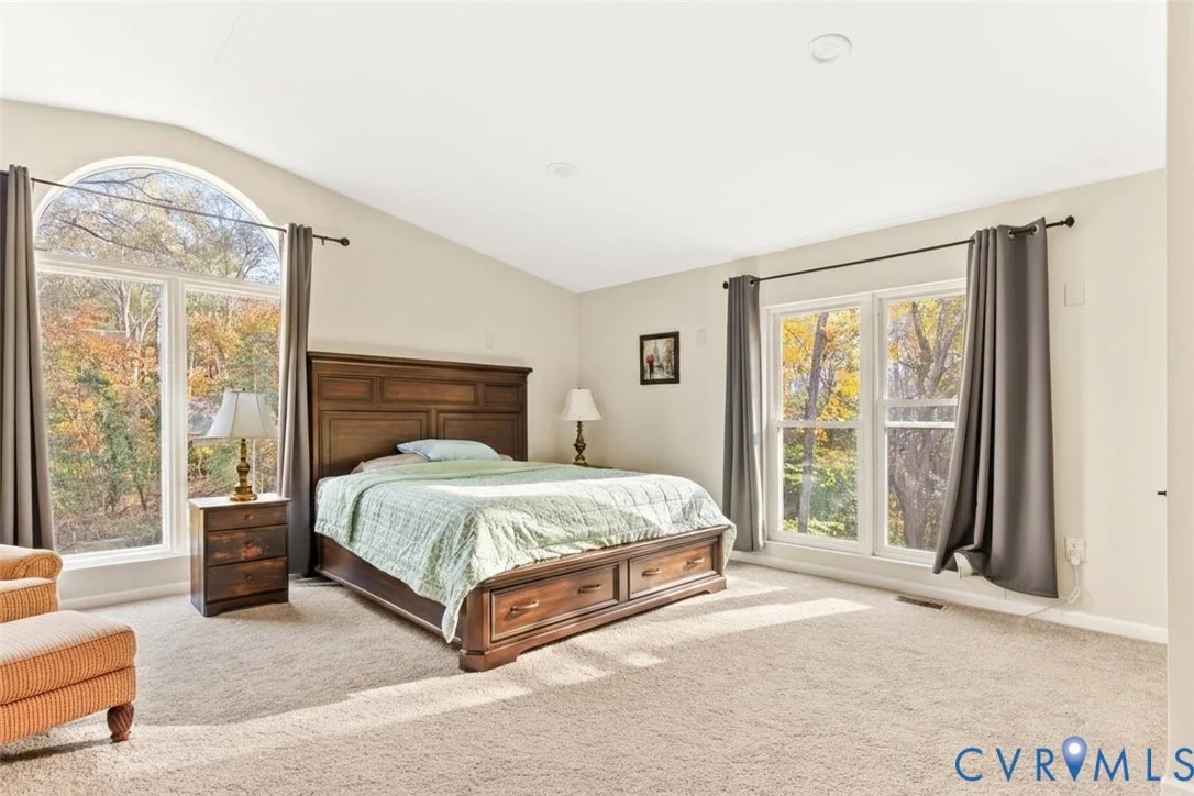Photo of 517 W Riverside Drive