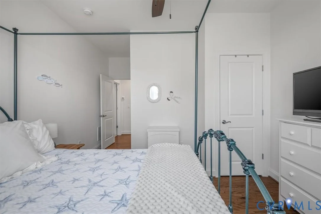 Photo of 215 Lauradell Road