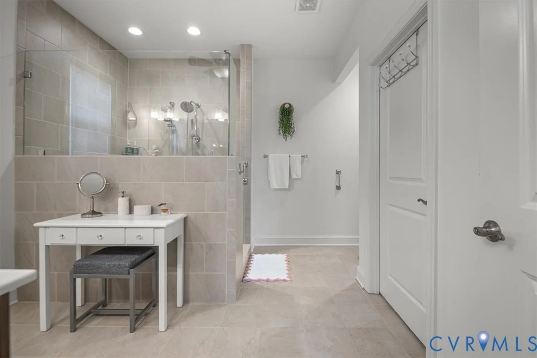 Photo of 215 Lauradell Road