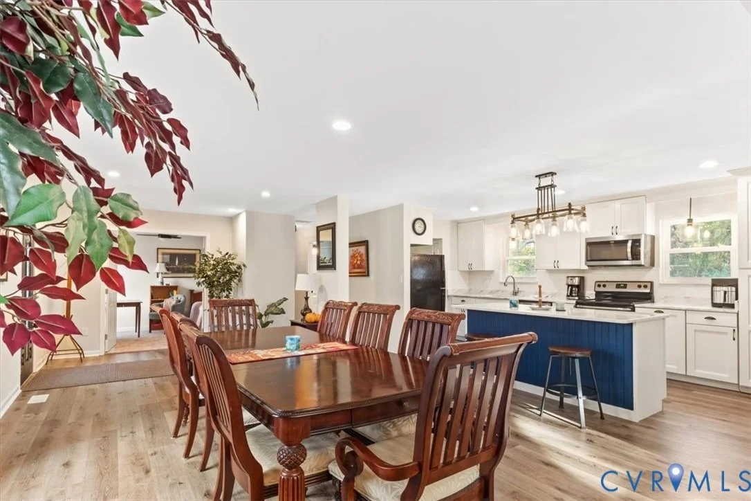 Photo of 517 W Riverside Drive