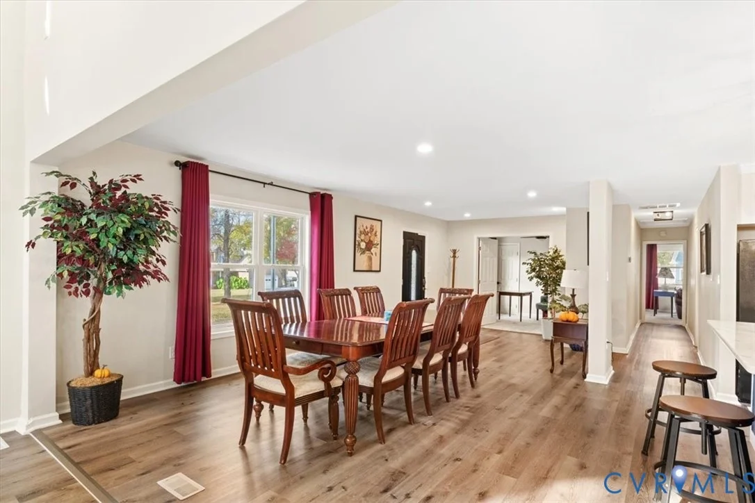 Photo of 517 W Riverside Drive