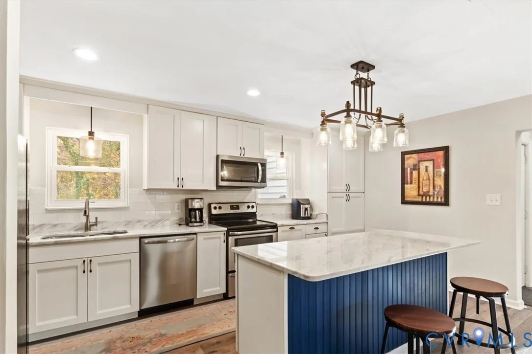 Photo of 517 W Riverside Drive