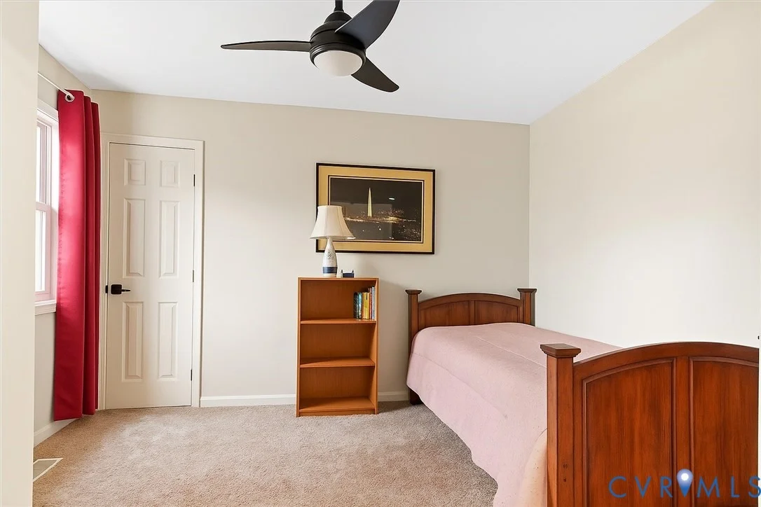 Photo of 517 W Riverside Drive