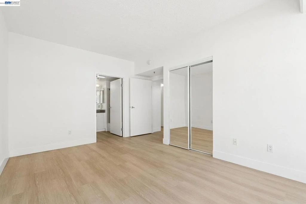 Photo of Unit 546 at 989 Webster Street