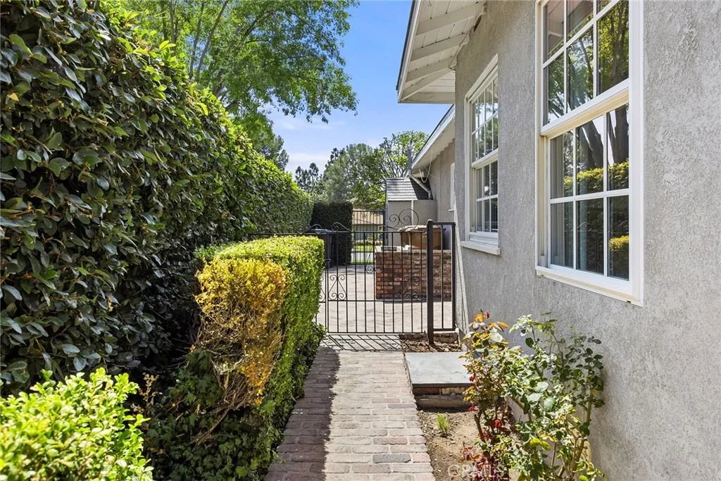 Photo of 1104 Cerritos
