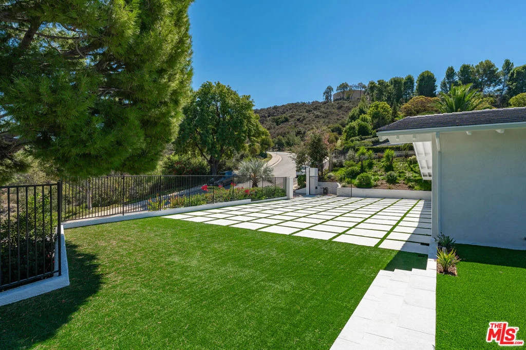 Photo of 23935 Park Belmonte