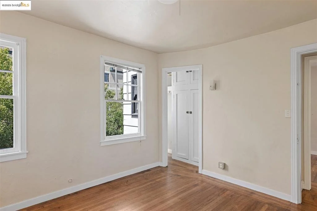 Photo of 2441 Carleton Street