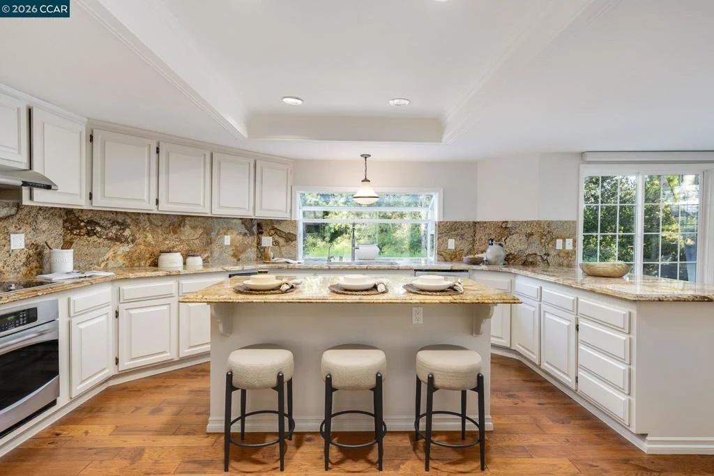 Photo of 1450 Lawrence Rd