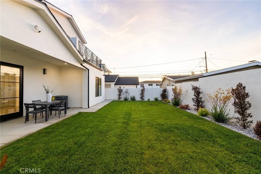 Photo of 2501 Curtis