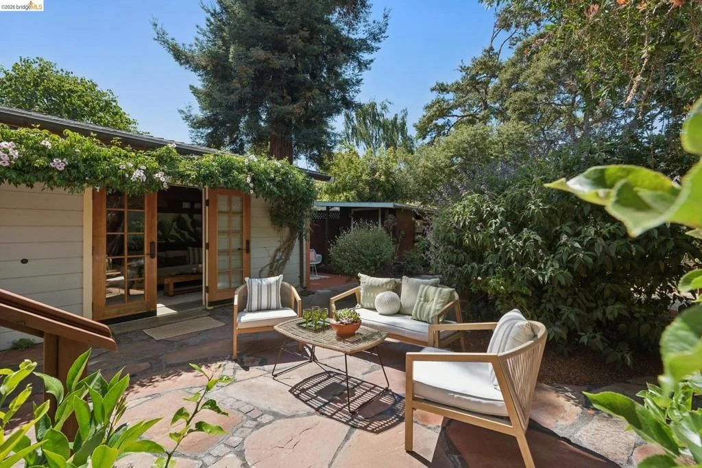 Photo of 1645 Capistrano Ave