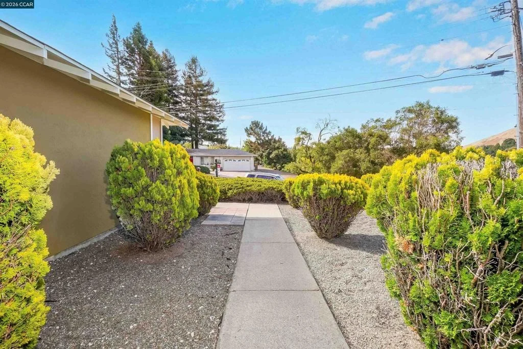 Photo of 2506 Henry Ave